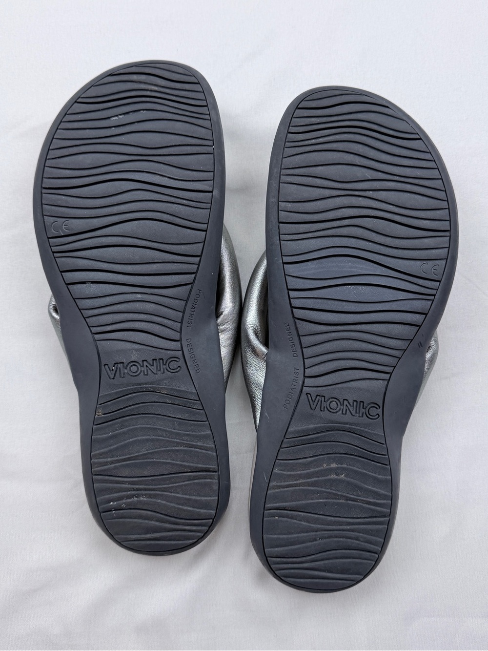 Vionic Luda Metallic Silver Thong Sandals - Picture 6 of 8
